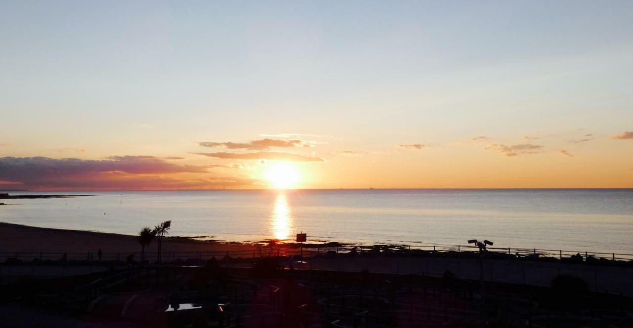 Sea View Terrace Apartment *